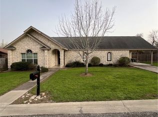 720 Larry Dr, Gonzales, TX 78629