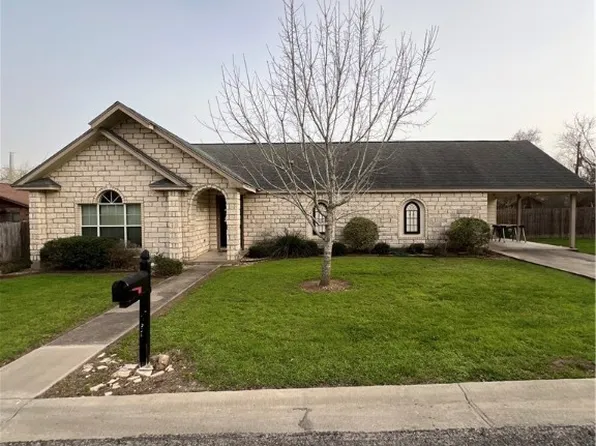 720 Larry Dr, Gonzales, TX 78629