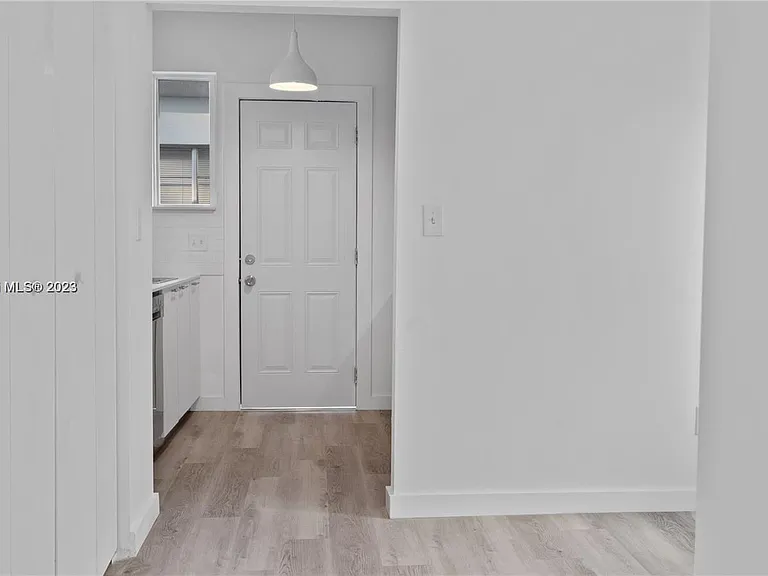 1561 Jefferson Ave #6 — Photo 4