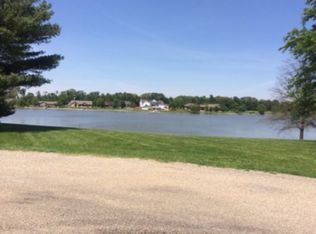 1424 County Road 718 E, Carmi, IL 62821