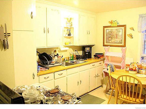 4th image of 382 Nassau Ave