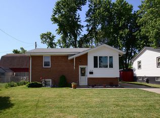 1215 Cachelin Dr, Carter Lake, IA 51510