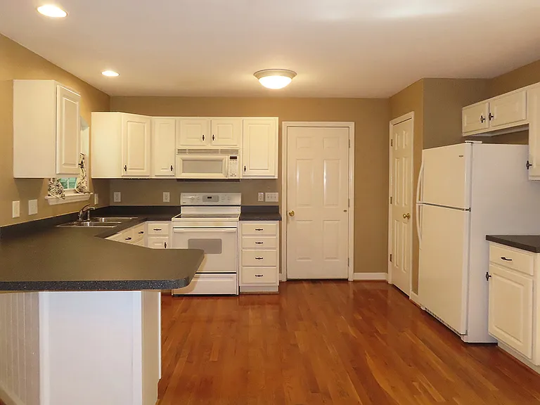 205 S English Hill Ln — Photo 7
