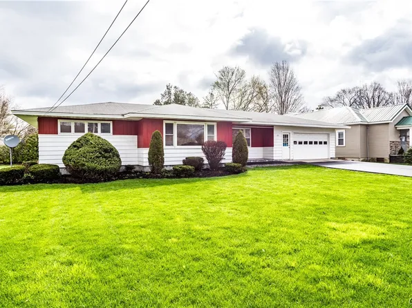 120 N Court St, Canastota, NY 13032