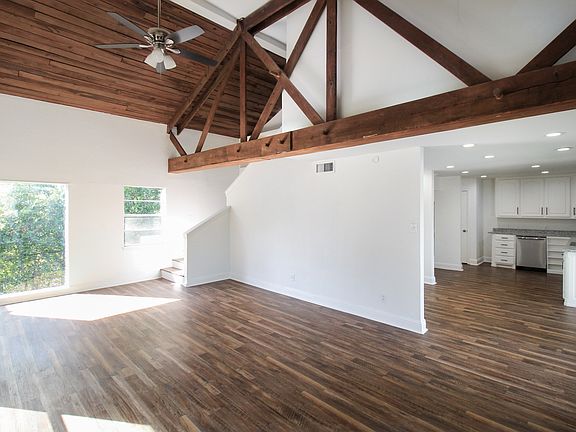Open FloorPlan. Lot's of Natural Lighting.