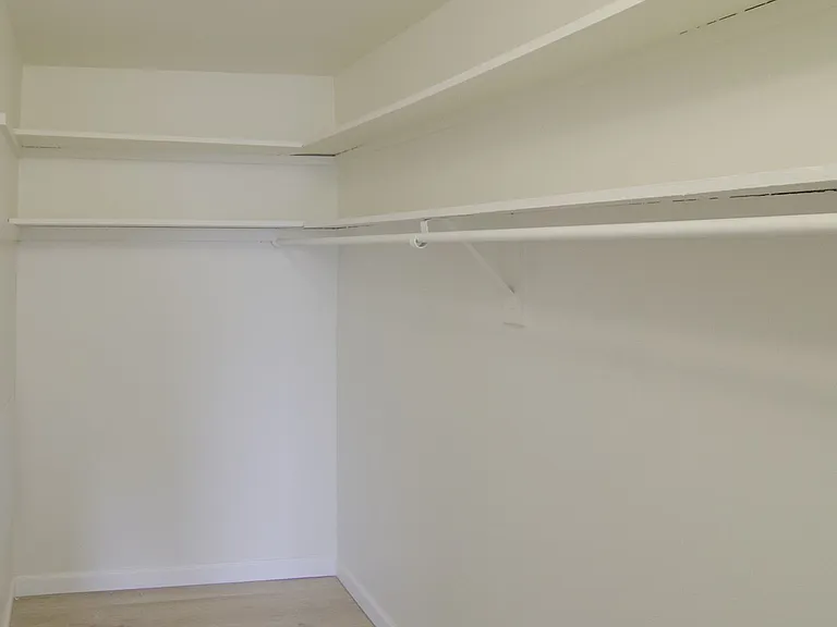 5465 Kirby Ave #13 — Photo 15