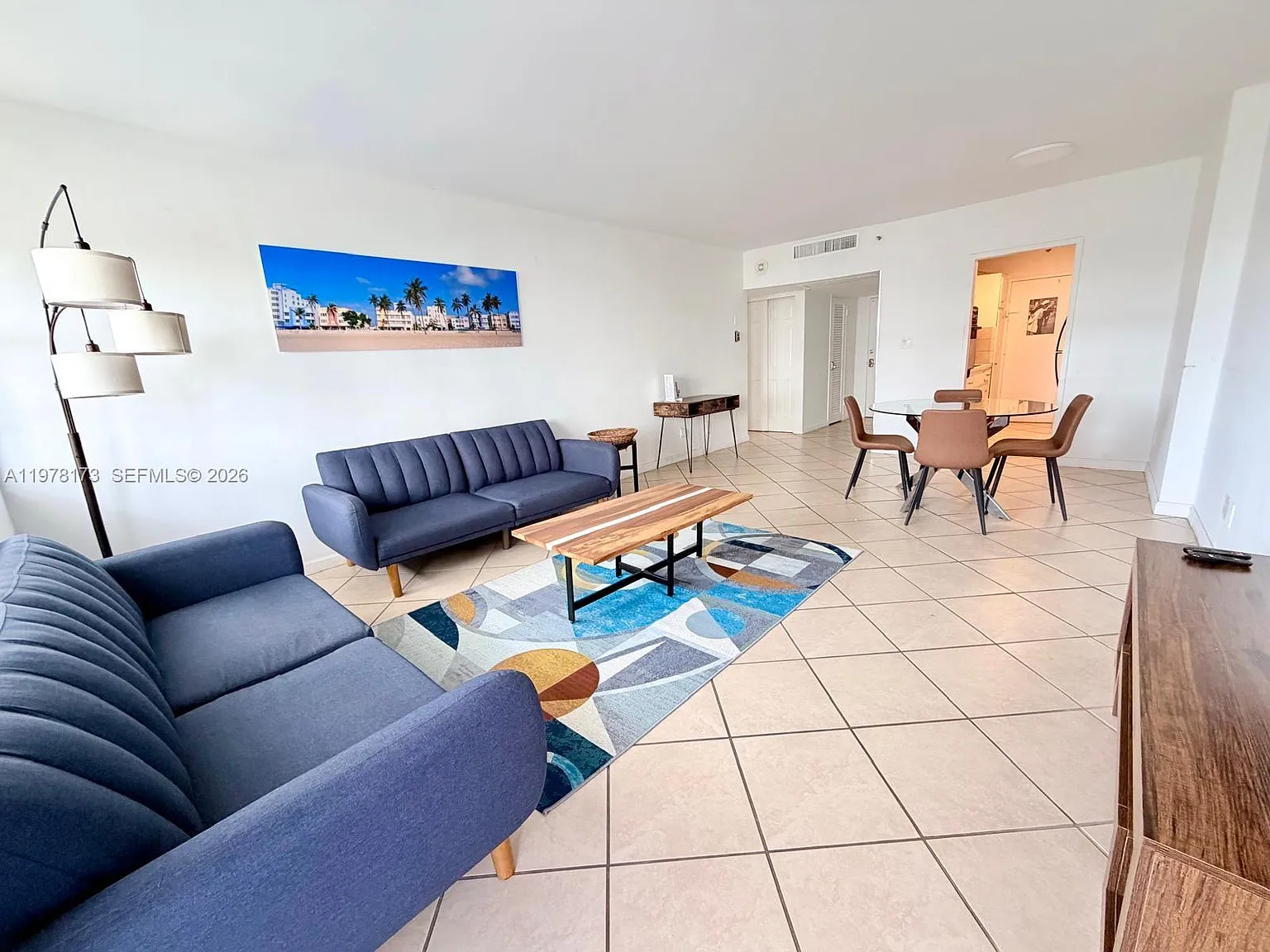 The Decoplage Condo — Photo 3
