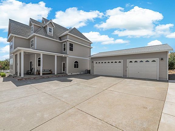 3rd image of 3928 Sierra Vista Drive