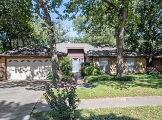 3013 Pin Oak Ln, Bedford, TX 76021