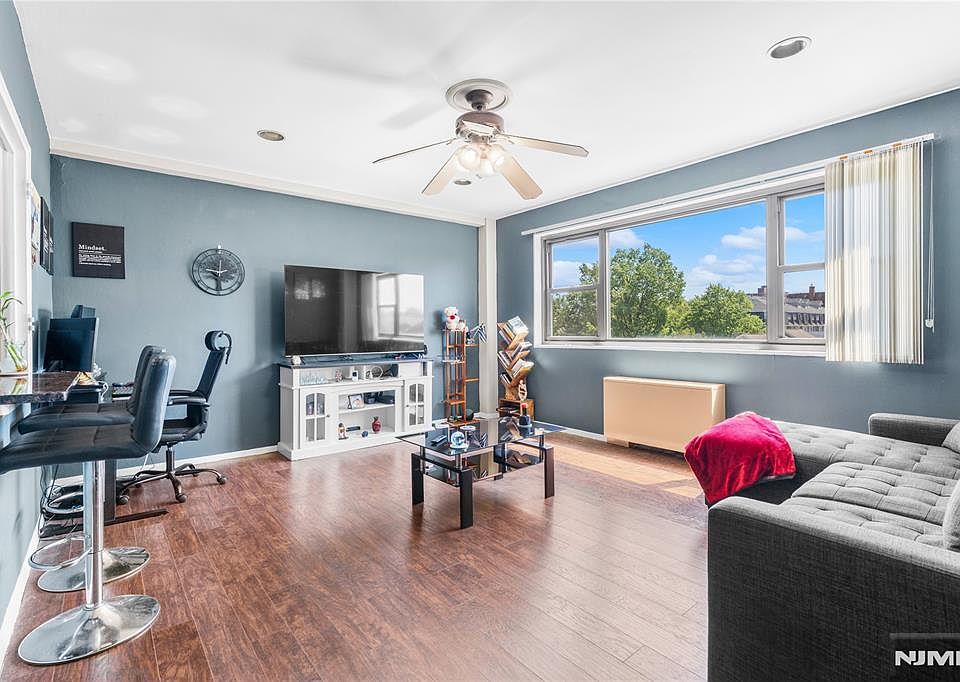 1st image of 25 Grand Ave APT 5D
