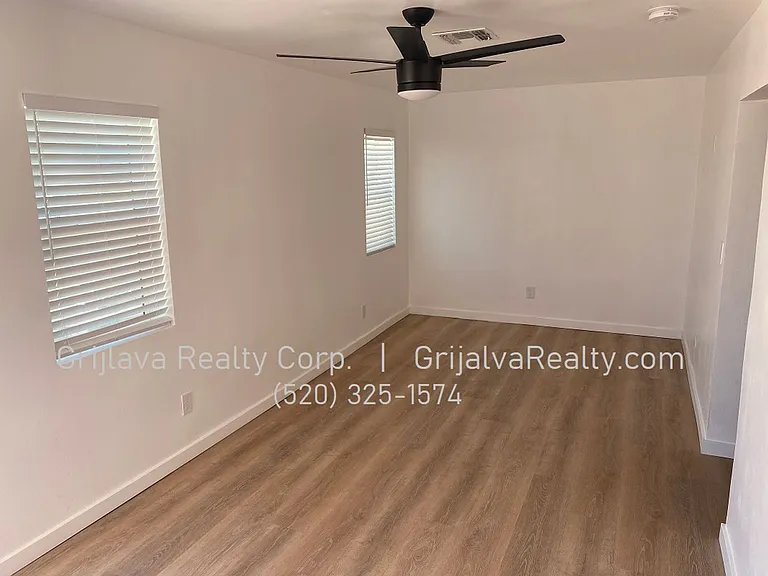 1016 Lee — Photo 3