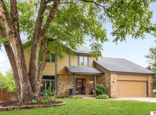 15616 Westchester Cir, Omaha, NE 68118