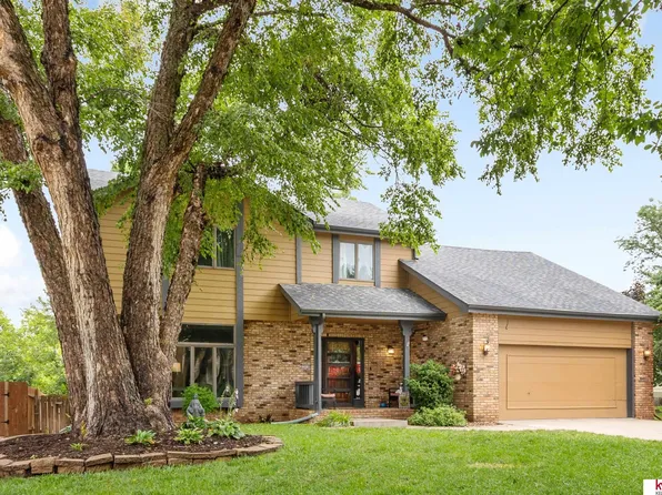 15616 Westchester Cir, Omaha, NE 68118