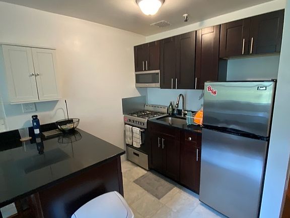 3rd image of 312 W 89th St APT 10