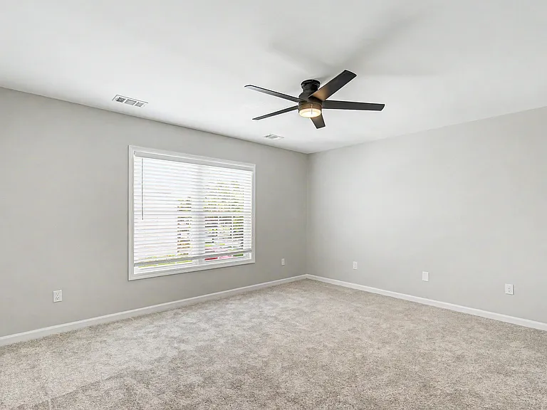 1512 E Henry St — Photo 10