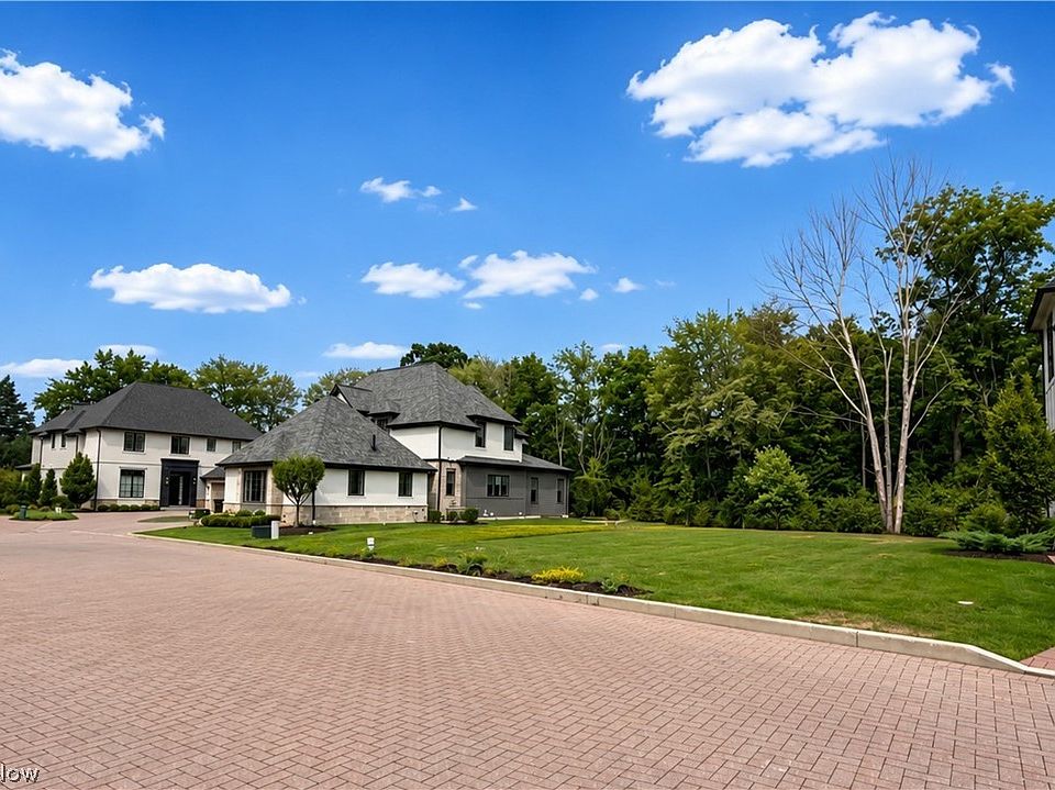 2nd image of 328 Woodridge Ln