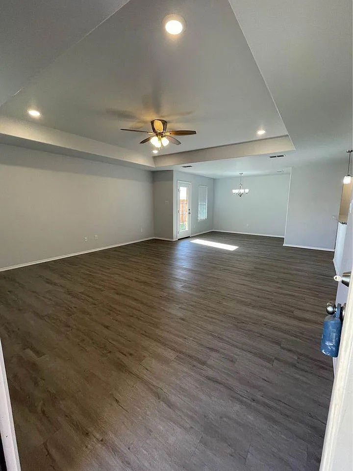 3 bed, 1605 sqft, $1,695 — Photo 2