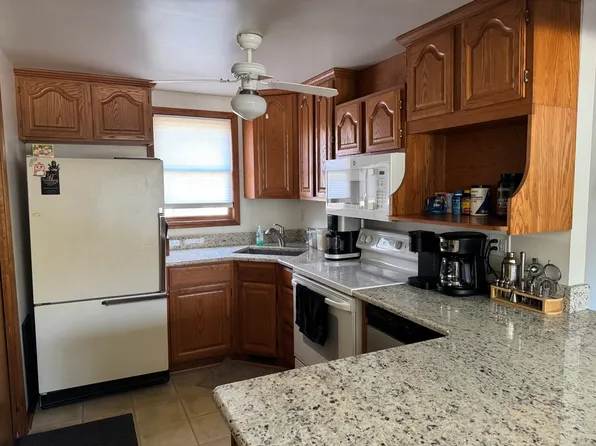 9107 Walnut Dr, Whitmore Lake, MI 48189