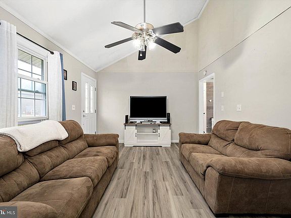 5th image of 32775 Willomet Ct