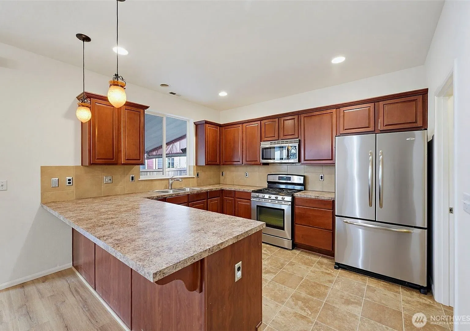 Updated 3-Bedroom Home in the Radiance Community — Photo 3