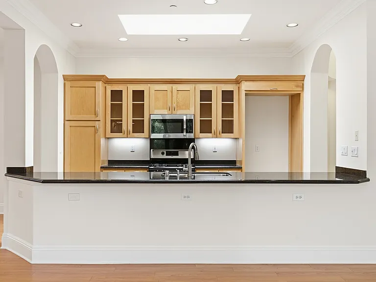 10305 Almayo Ave #404 — Photo 11