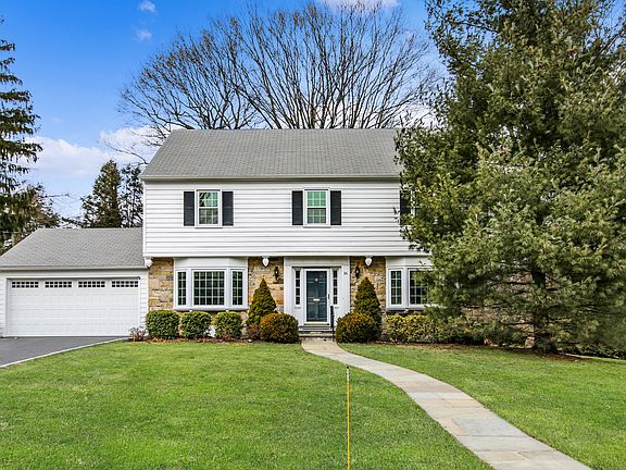 16 Devonshire Rd New Rochelle, NY ( 03 of 29).jpg