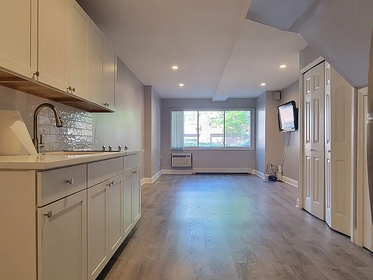 2076 E 55th St #A — Photo 5