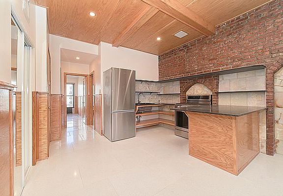 4th image of 171 E 117th St APT 4