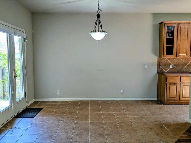 114 Ambrose Dr — Photo 13