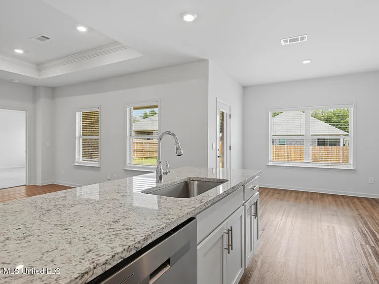 429 Piney Dr — Photo 14