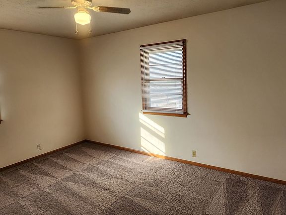 4th image of 4955-4957 Cuming St #4957-6