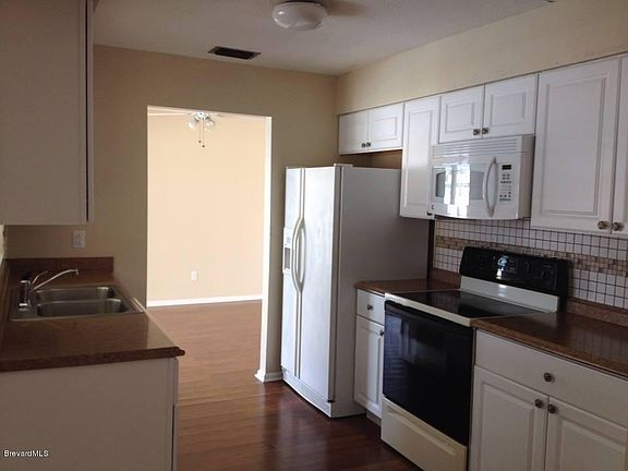 Nice working kitchen
