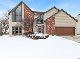 135 Brenridge Dr, East Amherst, NY 14051