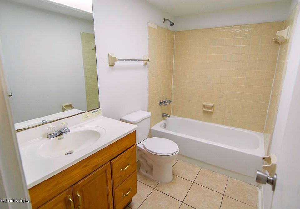 5138_Ricker_Bathroom_01