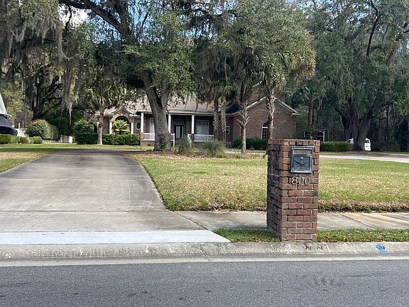 2nd image of 800 Forest St