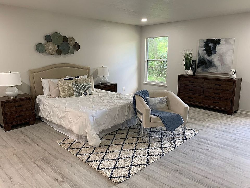 1st image of 1316 Amelia Pl