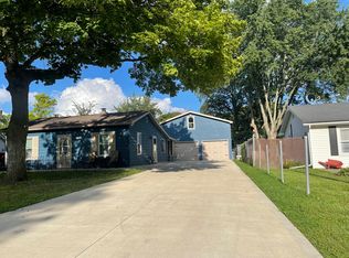 826 S Kendall St, Aurora, IL 60505