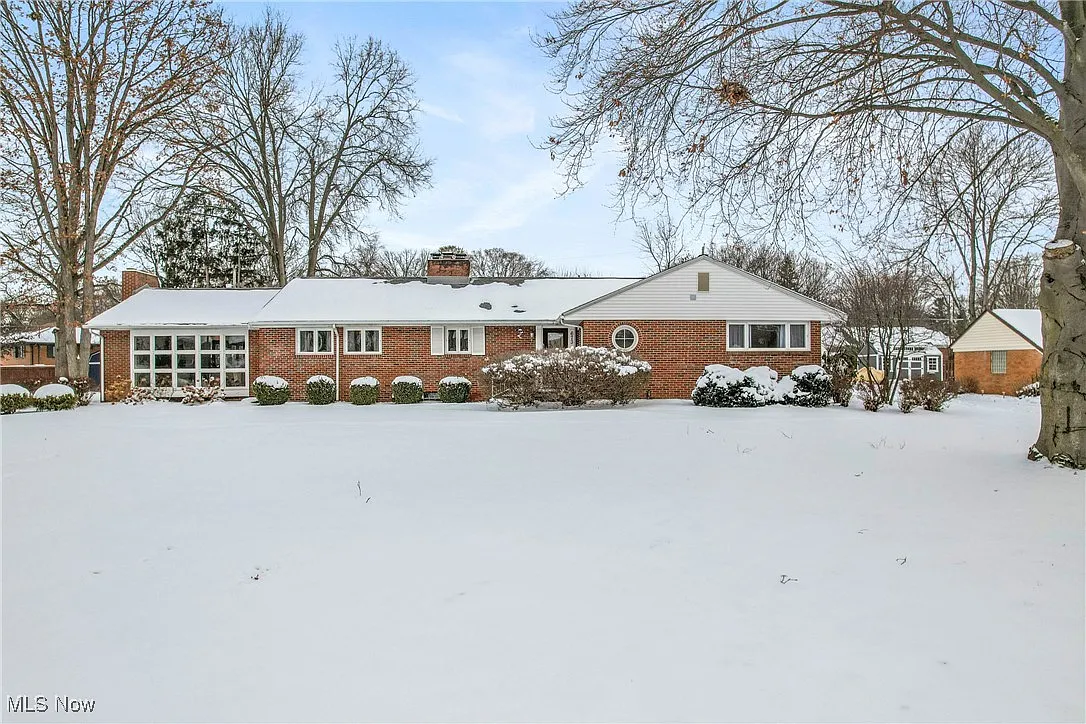 673 Wildwood Dr NE photo 1