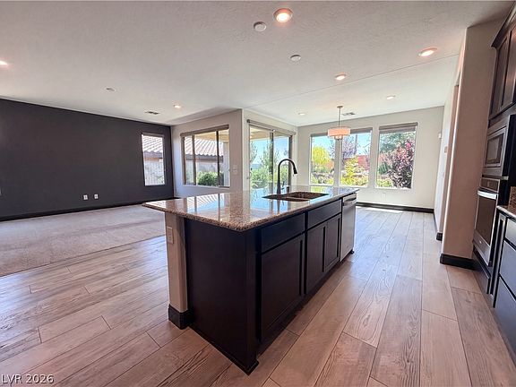 5th image of 38 Sun Lily Ln