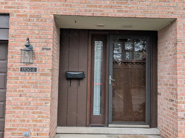 1700 Wildberry Dr Unit E, Glenview, IL 60025