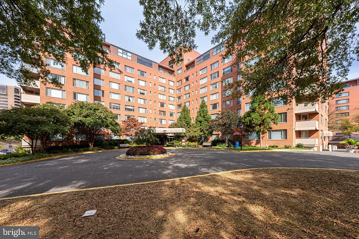 Building Photo - 1111 Arlington Blvd #317