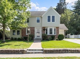 61 Fairview Rd, Lynnfield, MA 01940