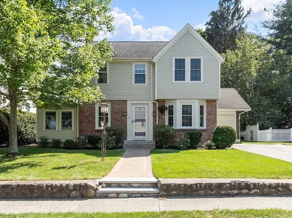 61 Fairview Rd, Lynnfield, MA 01940