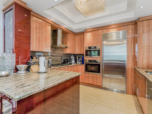 125 Oceana Drive East image 4 of 17