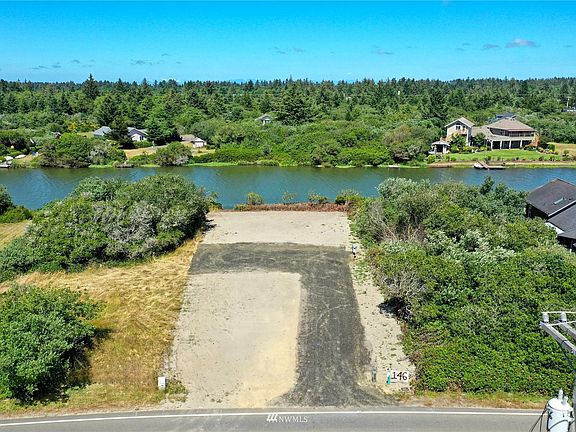 3rd image of 146 Marine View Dr SE