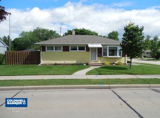 1900 E College Ave, Appleton, WI 54915