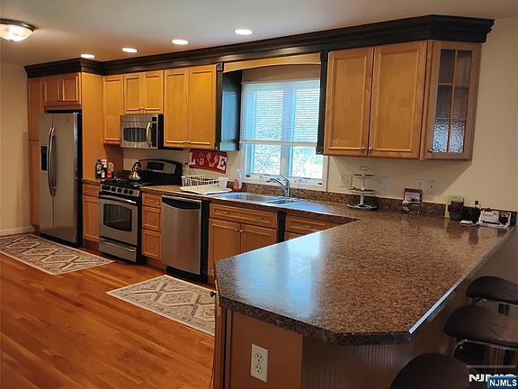 4th image of 277 3rd St