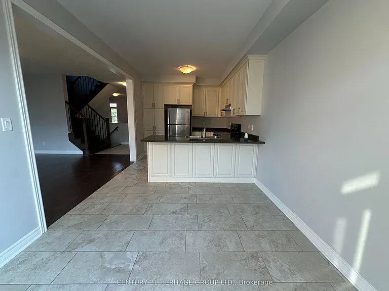 99 Cayton Cres — Photo 11