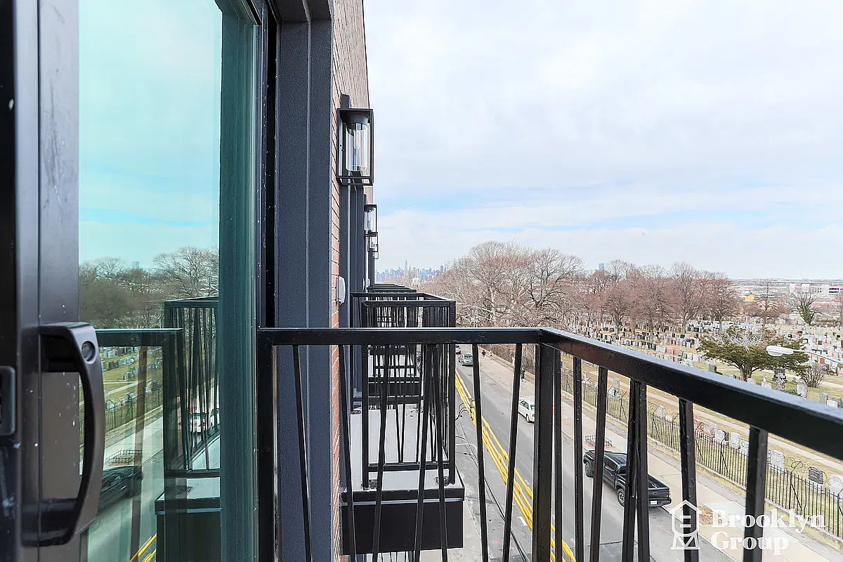 314 Woodward Ave — Photo 4