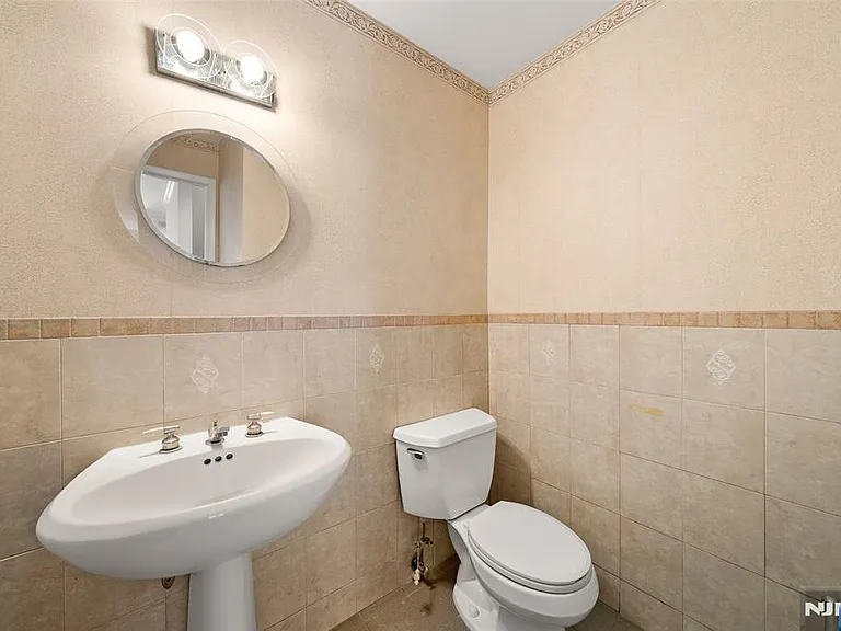 408 Elizabeth St #A — Photo 9